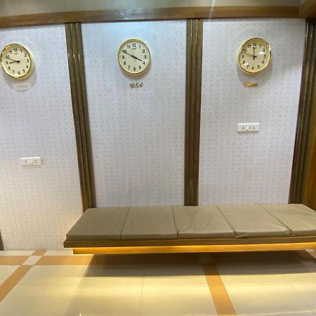 Hotel Bkc Crown - Near Trade Centre, Visa Consulate ムンバイ エクステリア 写真