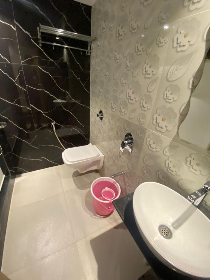 Hotel Bkc Crown - Near Trade Centre, Visa Consulate ムンバイ エクステリア 写真