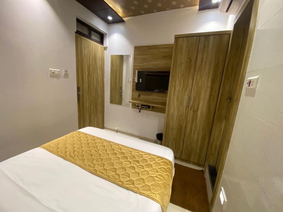 Hotel Bkc Crown - Near Trade Centre, Visa Consulate ムンバイ エクステリア 写真