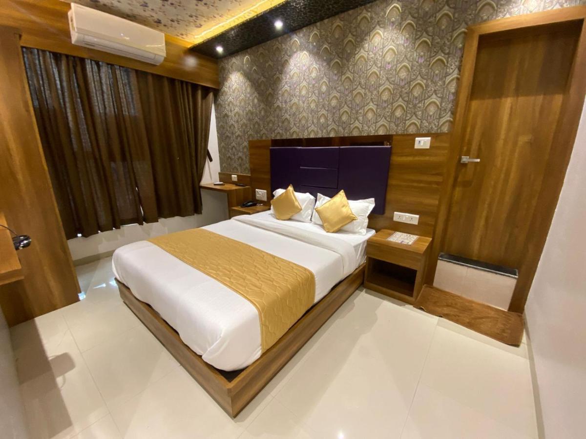 Hotel Bkc Crown - Near Trade Centre, Visa Consulate ムンバイ エクステリア 写真